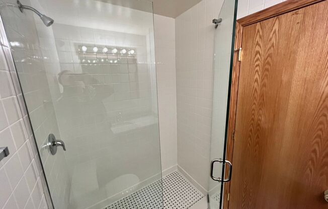 Studio, 1 bath, 400 sqft, $1,585, Unit 620-104