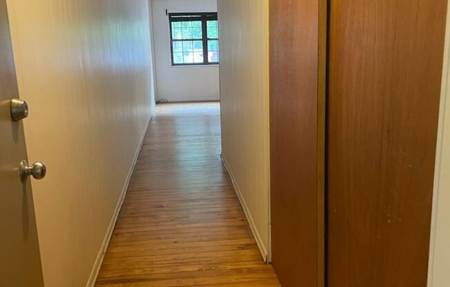 Studio, 1 bath, 487 sqft, $1,275, Unit Fifth 108