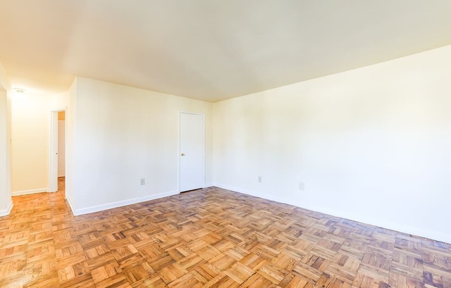 vacant living area with hardwood flooring at richman apartments in washington dc