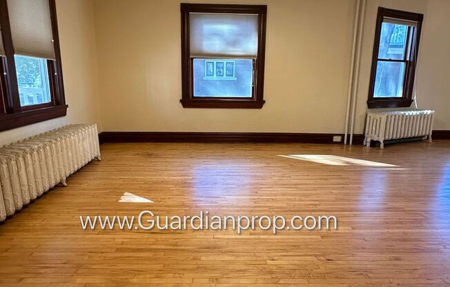 Spacious Isles/Uptown Main Level Duplex, W/D, 2 Parking Spaces, Full Office, Basement Storage