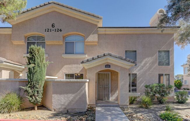 Beautiful 2-story townhouse featuring 2 bedrooms and 2.5 bathrooms in a well-maintained community!