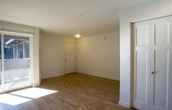 2 beds, 1 bath, $1,725, Unit 302