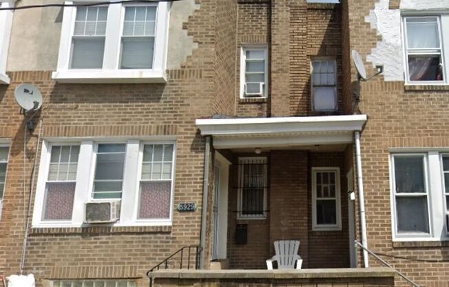 Gorgeous 3-Bed Townhome in Olney! Available NOW!