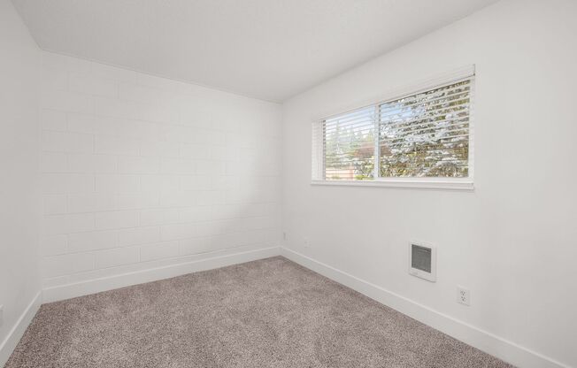 2 beds, 1 bath, 700 sqft, $1,335, Unit 04