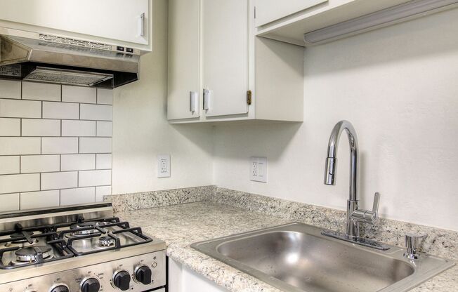 Studio, 1 bath, 300 sqft, $1,545, Unit 23