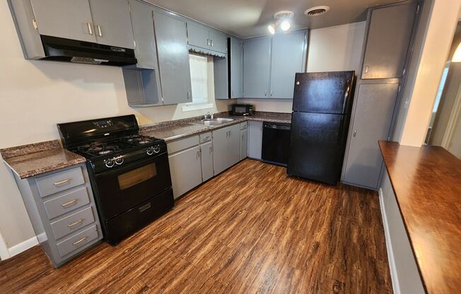 3 beds, 1 bath, $2,550