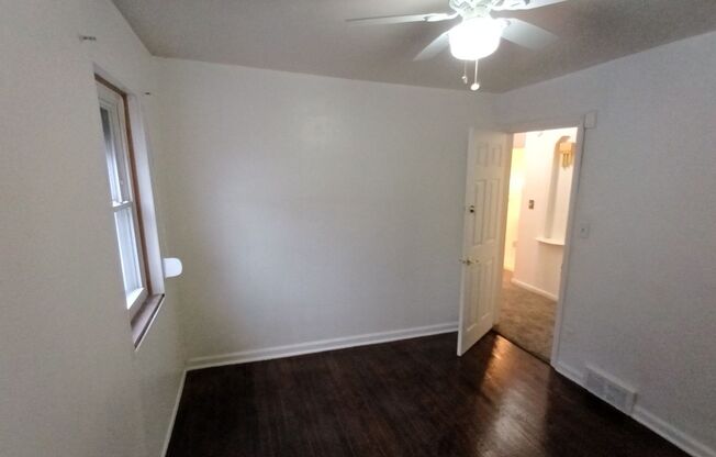 3 beds, 1 bath, $1,300