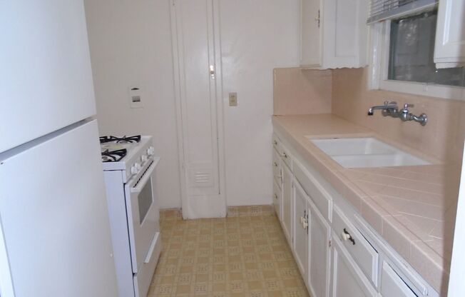 1 bed, 1 bath, $925, Unit 2104