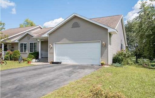 Huge 3BR/3ba Duplex on West Side of Eau Claire