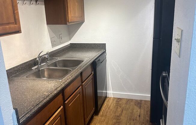 2 beds, 1 bath, $1,450