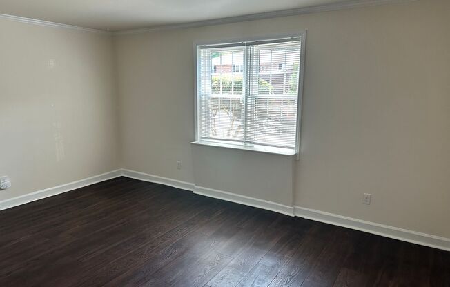 Lovely Two Bedroom Condo in Cotswold!