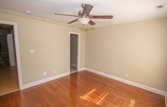 2 beds, 2 baths, $900, Unit Apt G