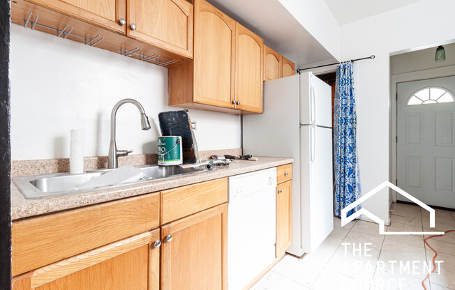 900 W BELLE PLAINE AVE