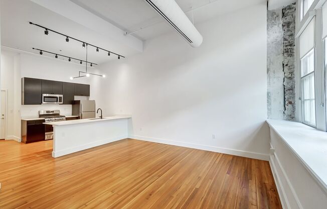 1 bed, 1 bath, 810 sqft, $1,940, Unit 100-403