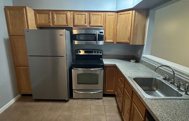 Crestwood 2 bed 1 bath Condo Available Now