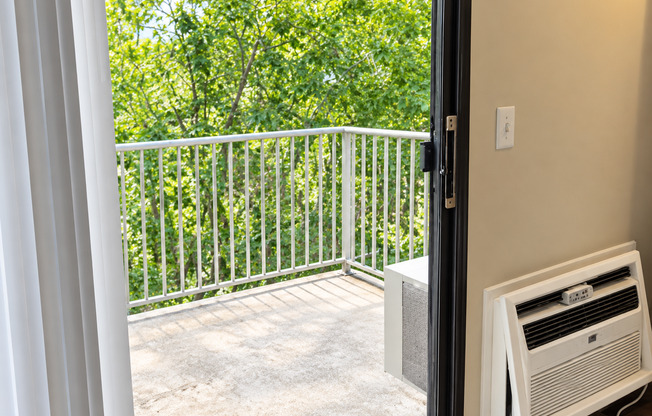 2 beds, 2 baths, $2,100, Unit 28