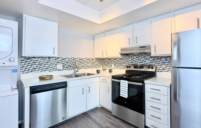 Premium One-Bedroom - Kitchen