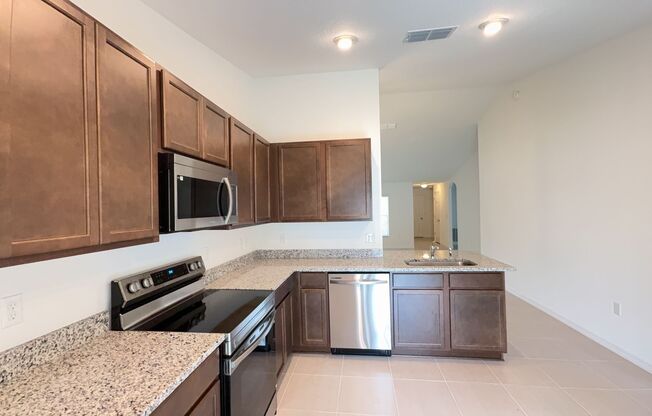 BRAND NEW Beautiful 4-bedroom, 3-bathroom Duplex in Double LL section of Palm Coast