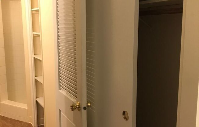 Studio, 1 bath, 388 sqft, $945, Unit 413