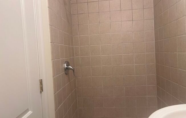 2 beds, 2 baths, $1,800, Unit Unit 1