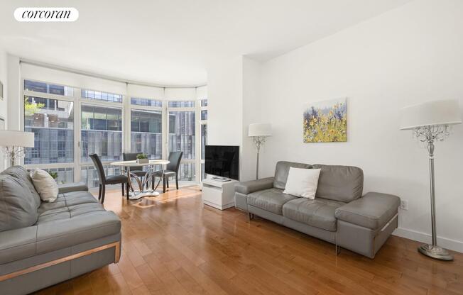 1 bed, 1 bath, 740 sqft, $5,600, Unit 5C