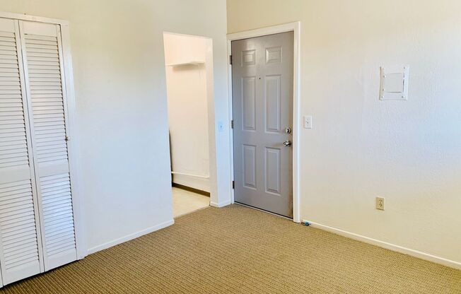 1BD/1BA APARTMENT AVAILABLE IN OCEAN BEACH-ONLY 1.5 BLOCKS FROM THE BEACH! ONLY $1,995/mo