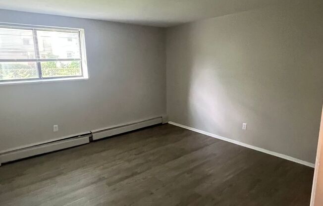 2 beds, 1 bath, 875 sqft, $1,050, Unit O103