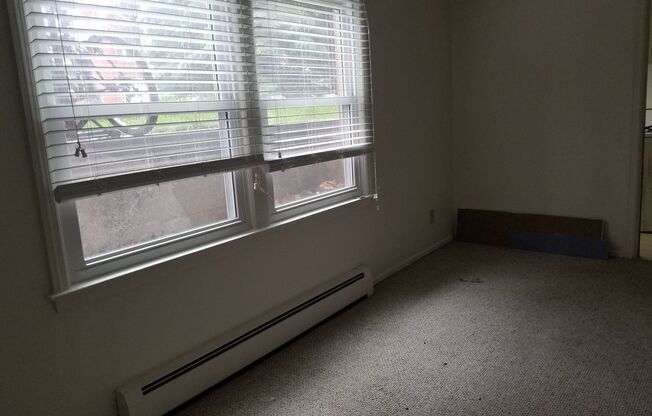 1 bed, 1 bath, 600 sqft, $850, Unit 1015-62