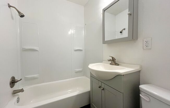 2 beds, 1 bath, 800 sqft, $895, Unit Unit 13