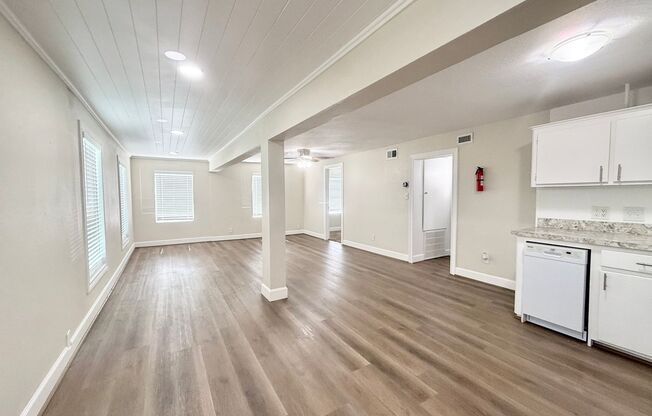 Adorable 2/1 Home in Surfside !!