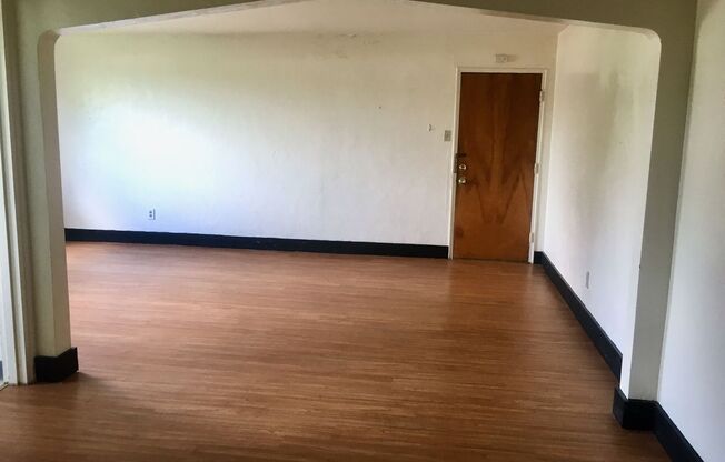 *** Spacious 1 Bedroom Apartments in the Heart of Mt. Lebanon * Pet Friendly  * Walk to the T * Available Now ***