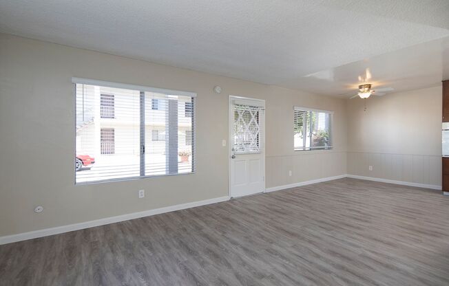 *OPEN HOUSE: 11/2 12-2PM* 2b/2ba in Hillcrest with Onsite Laundry and Parking!