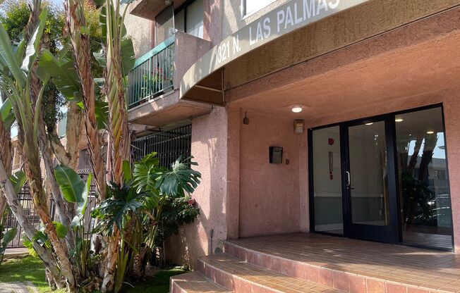 Las Palmas Apartments