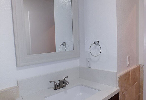 2 beds, 2 baths, 940 sqft, $2,795, Unit 212