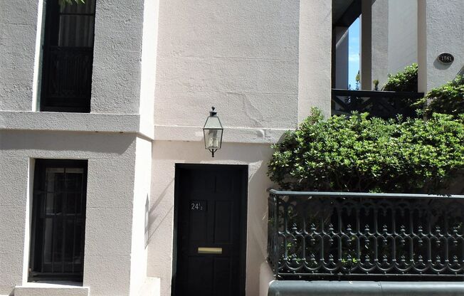 Charming One Bedroom Apartment close to Forsyth Park