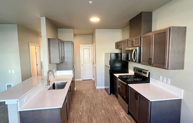2 beds, 2 baths, 963 sqft, $1,995, Unit 204