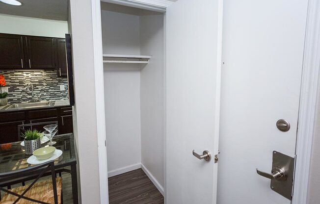 Studio, 1 bath, 504 sqft, $910, Unit Unit 0614