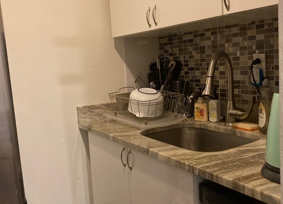 1 bed, 1 bath, $2,350, Unit B