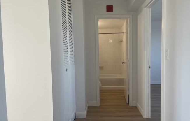 2 beds, 1 bath, 940 sqft, $2,350, Unit 13M