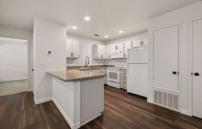2 beds, 2 baths, 867 sqft, $1,725, Unit 74