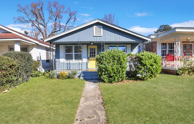 3 BED | 2 BATH | REAR OFF-STREET PARKING | AVAILABLE MID-NOVEMBER