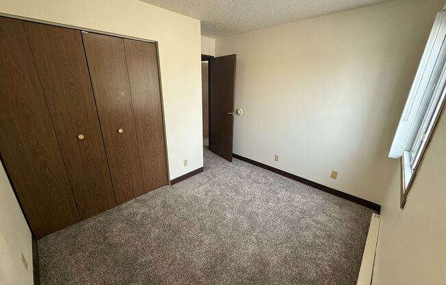 2 beds, 1 bath, $715, Unit 18