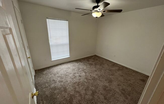 2 beds, 1 bath, $1,000, Unit G