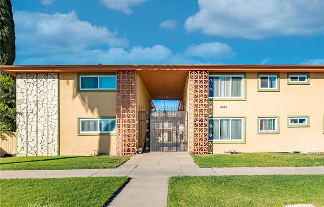2 beds, 1 bath, 800 sqft, $1,900, Unit 7