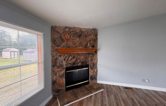 Spacious 4-Bedroom Home in Baytown, TX!
