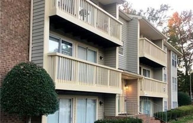 Updated condo across from UNCC!! Dont Miss this !!!!!