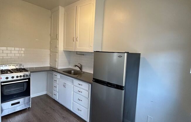 Studio, 1 bath, 380 sqft, $1,595, Unit 302