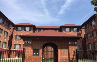 4837 51 N ALBANY AVE