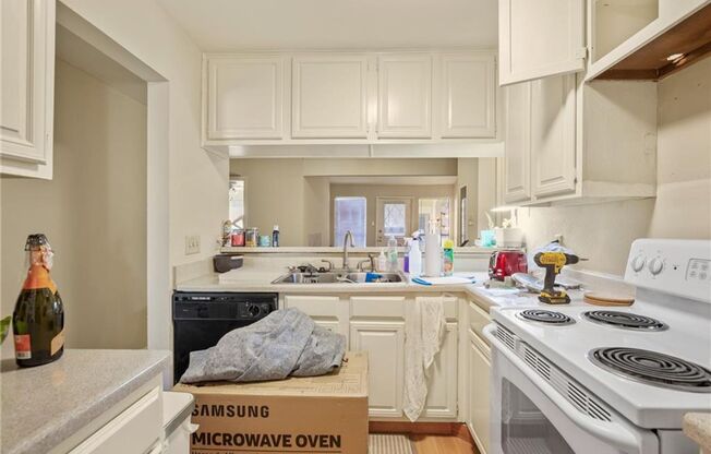 2 beds, 2 baths, $2,300