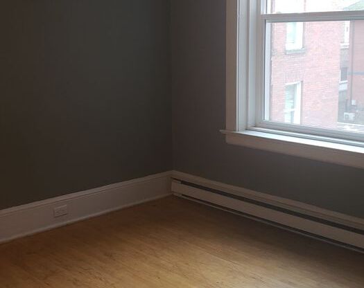 1 bed, 1 bath, 832 sqft, $990, Unit 305